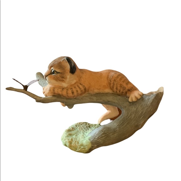 CAPTIVATED 1985 Franklin Mint Fine Porcelain Bobcat W/Butterfly Figurine Vintage - Picture 3 of 9